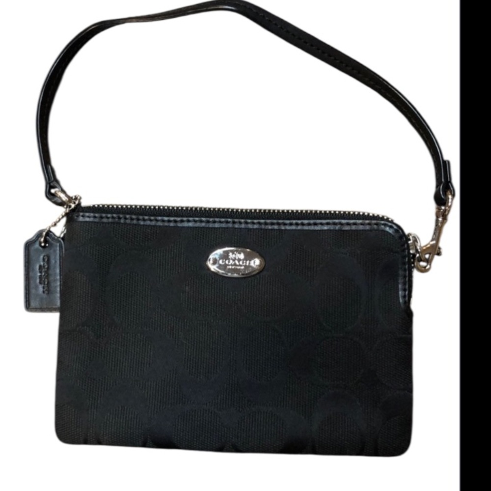 Coach wristlet and hang tag
